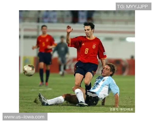 探寻足球界的传奇人物小白背后的故事与成就