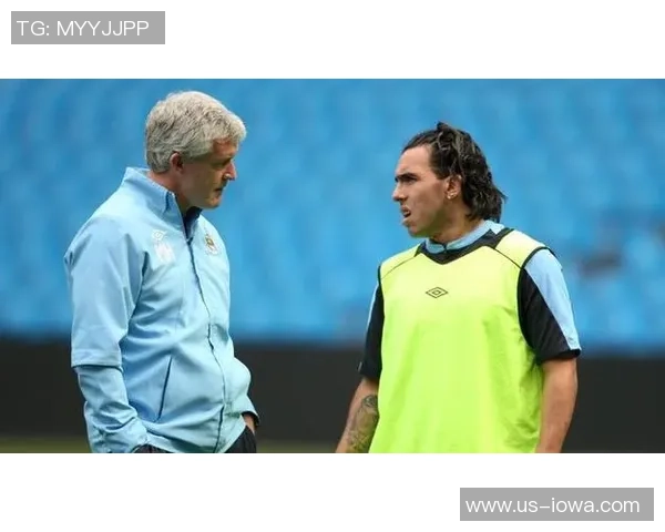 日本足球明星车内大脱身事件引发媒体热议与粉丝关注